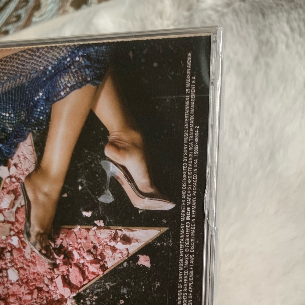 SIGNED Tate McRae So Close To What CD - Picture 5 of 6